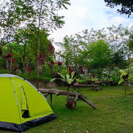 Отель Tapian Asri Camp Букиттинги Экстерьер фото